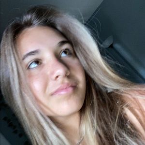 Meet your Posher, Adrianna